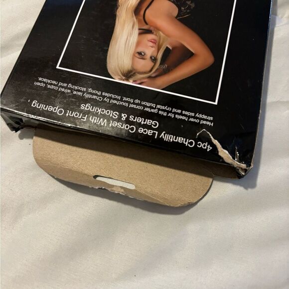 Black Chantilly Lace Corset - Picture 4 of 6